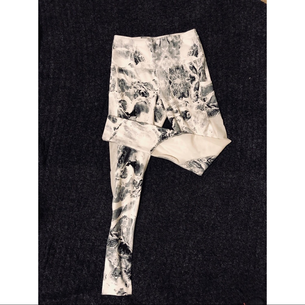 EUC Varley Marble Full Length Compression tights